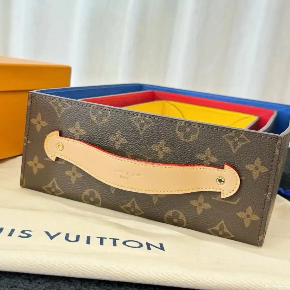 CUSTOM DESK LV HANDLE WITH TRAY 0508